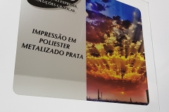 Adesivo metalizado