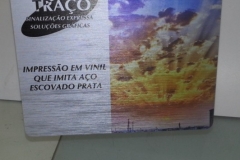 Adesivo aço escovado.
